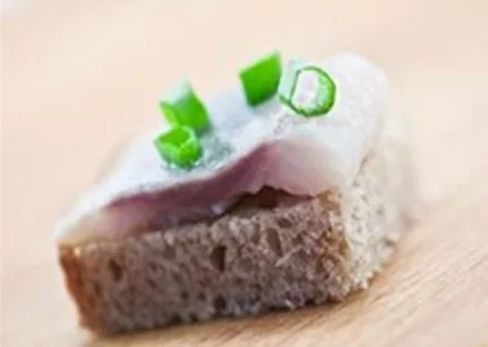 Вкусные бутерброды с сельдью