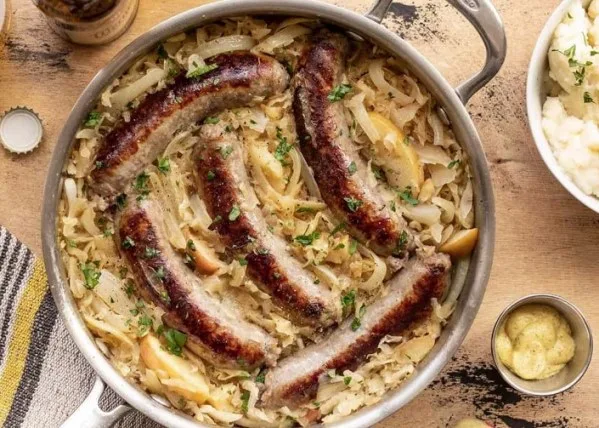 Братвурст и квашеная капуста