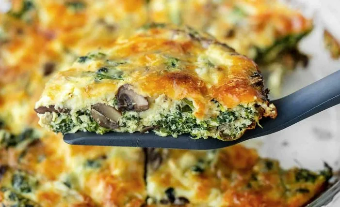 Киш без корочки со шпинатом и грибами